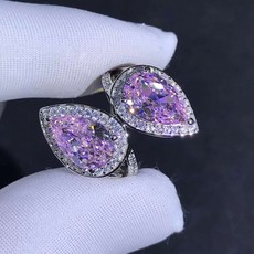 핑크모이사나이트