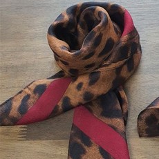 키스홀릭 테두리 포인트 울 실크 호피스카프