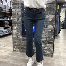 겟유즈드 D톤캣브러쉬크롭플레어데님KNFDDF521