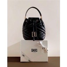 24SS [선물추천][DAKS GIFT][풀패키지동봉] 블랙 칼라일퀼팅 가죽 버킷백 DCBA4E931BK