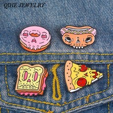 Qihe jewelry 4 개/대 스켈레톤 푸드 핀 핫도그 피자 도넛 토스트 및 해골 브로치 funny badges lapel pins backpins