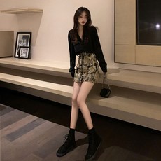 초여름 계어언니 산들바람 여신 무드 직업 스커트 룩 눈길을 끄는