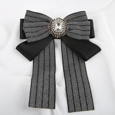 셔츠카라브로치