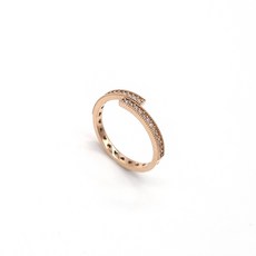 핑크모이사나이트