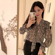 베니토 베니토 올리 프릴 타이 블라우스 하객룩