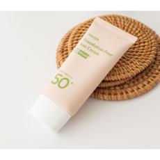 마녀공장 파데 프리 선크림 SPF50+ PA++++