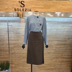 에스쏠레지아 단추 포인트 블라우스 SOJAWBL130_IS