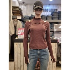 버커루 버커루 여성 숄더 컷아웃 체인장식 반폴라 긴팔 티셔츠 61 B235TS600P_중계점