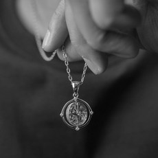 나침반목걸이