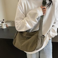 MissBaek 女款Enix尼龍斜背包, 卡其色