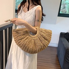 히야린느 럭셔리한 디자인의 반달 라탄 토트백 (2colors)