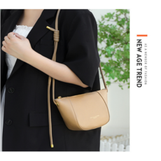 여성 소가죽 데일리 잇크로스백