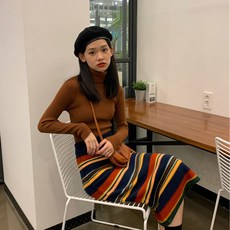무지개 색상 스트라이프 단가라 스트레이트핏 일자 여성 가을 하이웨이스트 날씬해 보이는 하프기장 힙랩 배합 스웨터