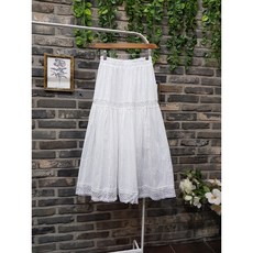 펀칭레이스스커트