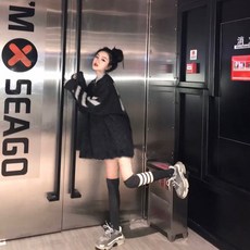 야구양말 배합 a의 tbj양말 여성유행 롱스트라이프 4개 레드그레이 긴양말 헬스 운동 야구 레그워머, C07-361스모크그레이 무릎을넘어간타입 4개봉 위치