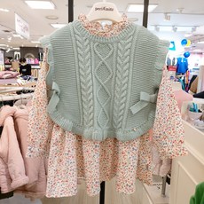 여아꽈배기니트베스트