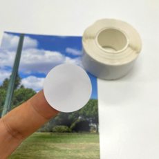 스모모스튜디오 [화이트] 원형 스티커 25mm 500개입, 1롤