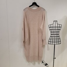 코인코즈 니트 롱 원피스에요 여성스럽고 따뜻하게 입고 다니기 좋아요~