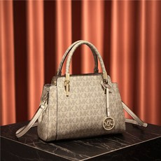 cd3d32e1776e75506ff386a74dd6530b70bed8a4b5d6b3627349928b3ba2.jpg