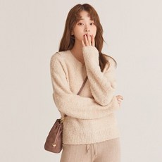 로엠 뽀송뽀송 브이넥 니트 RMKAA4VR14