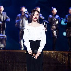 수피트니스 흰색셔츠 하얀색셔츠 저고리 여성 가을스타일 섹시 오프숄더 어깨트임 위안산산 같은스타일 넥 체인 끈나시 긴 소매