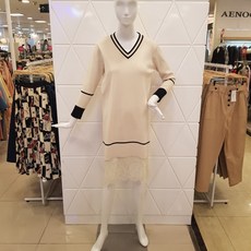 밸리걸 뽀샤시 니트 자수 원피스 (안양점)