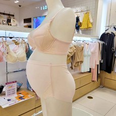 fe4039541519e2fdbbf8584c6684ee83accaac3a8713aee01ddac5c60b6e.jpg