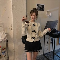 리본 타이 진주 단추 프릴 니트 가디건