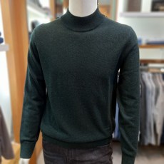 프랑코페라로 FW 우수한 터치감의 캐시미어 혼방 소재의 반터틀 스웨터로 활동성이 니트티