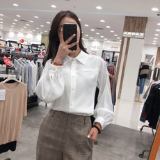 비키 배색 블라우스_TYBAI2425