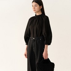 킨더살몬 SS22 Gathered Neck Blouse Black - 킨더살몬