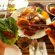 두레 찐 순살 족발 300G 매일 가족들의 정성으로 손수 만듭니다 (불소스 & 냉채소스 혜자스럽다)