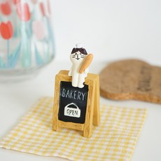 큐트 힐링 토스트 고양이 빵집 미약함 장면 그테이블 레진, 고양이 간판을 보다