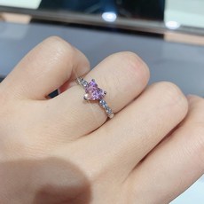 핑크모이사나이트