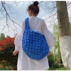 코스퀼티드미니백