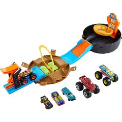 Hot Wheels Monster Trucks 스턴트 타이어 놀이 세트 장난감 몬스터 트럭 3개 및 자동차 4개 포함 1:64 스케일 [아마존 독점]