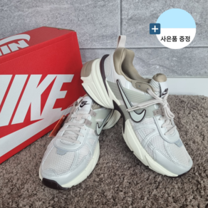 [국내매장정품]나이키 NIKE 남성 운동화 데일리 스니커즈 러닝화 V2K런 브라운 사은품증정