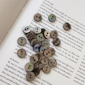 천연 자개 조개 단추 30개 세트 DIY 재료 의류 부자재 의상 포인트 여분 원형 라운드 버튼 1cm 지름 흑조개 30개, 1cm 지름 흑조개 * 30개