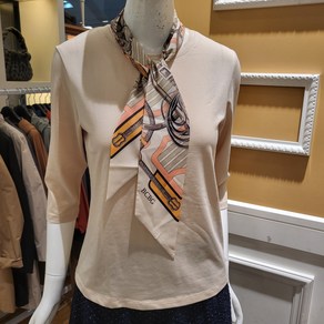 BCBG 비씨비지 여름24 스카프 플랙스 티셔츠 B4B4X4262