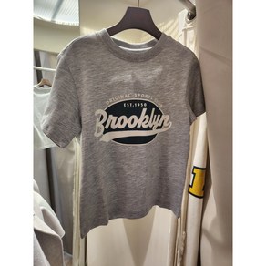 인디고뱅크키즈 [NC경산] 인디고키즈 25년 여름 면100% 싱글 레귤러 바시티 그래픽 반팔티 IKRA254G1