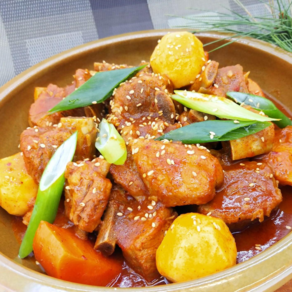 한봉식품 돼지갈비찜 매콤한맛 (550g) 실제 제품 사진