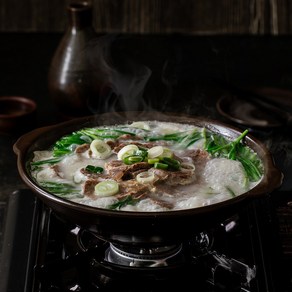 진한 간편수육 곰국 사골곰탕 전골 고기 300g x 3팩 (총 900g), 3개