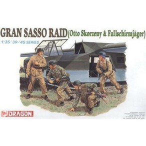 BD6094 135 Gran Sasso Raid (Otto Skorzeny & Fallschirmjager) Figure Set