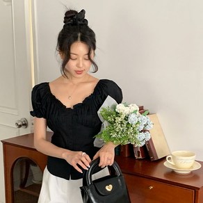 어나더블 미우 반팔 퍼프 블라우스 SN25SM303