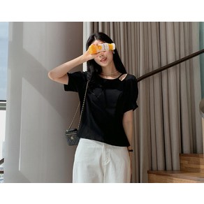 [리리앤코] 브레듀이 라운드넥 스트랩 트임 블라우스
