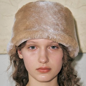 포에지담 PETIT FUR MEATEL HAT IN MOCHA POWDERY 버킷햇