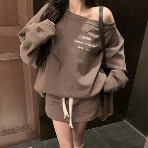 메이첼 오프숄더 맨투맨 + 미니 밴딩 스커트 세트 04621