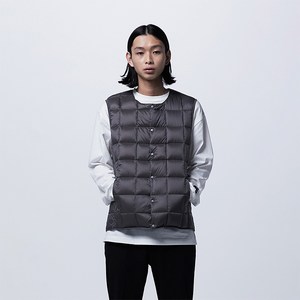 타이온 CREW NECK BUTTON DOWN VEST