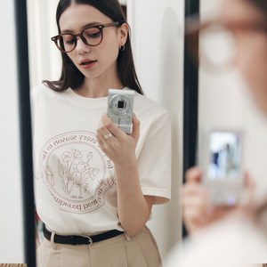 제로스트릿 여성용 플라워 레터링 반팔 티셔츠