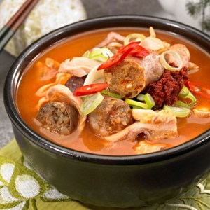 용가마순대 전통방식 얼큰 순대국 700g (특) 6팩 캠핑 혼밥 간편식, 6개